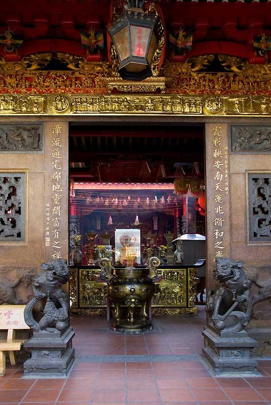 hoi-quan-ha-chuong-chinese-temple-saigon-ho-chi-minh-city