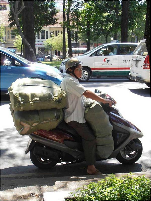 motor-scooter-heavy-load-saigon-ho-chi-minh-city