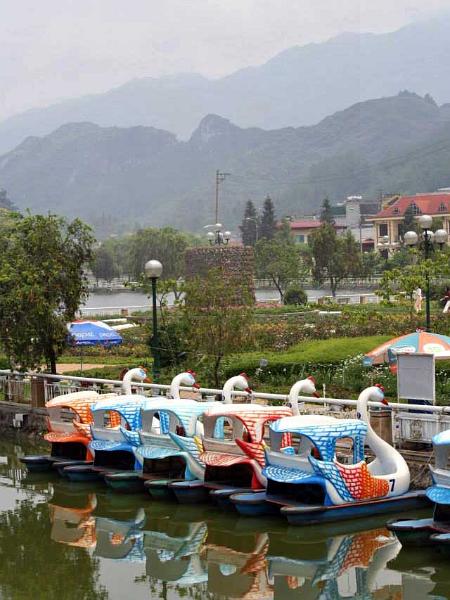 Sapa park with boats 116