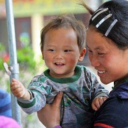child-mother-sapa-vietnam.jpg