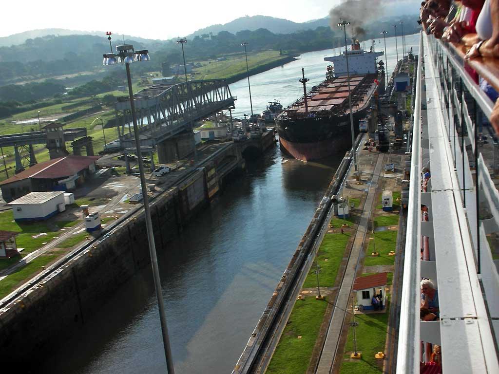 Two parallel Miraflores locks from Coral Princess 02