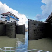Double lock system, Panama Canal 87204.JPG