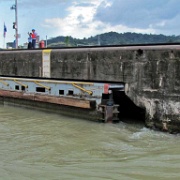 Fully open lock, Panama Canal 87196.JPG