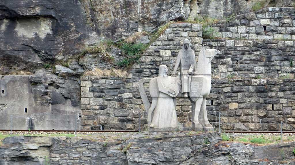 Blondel de Nesle statue near Durnstein