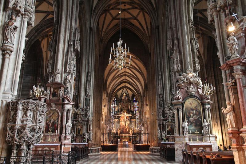 Stephansdom Cathedral interior, Vienna 10300451
