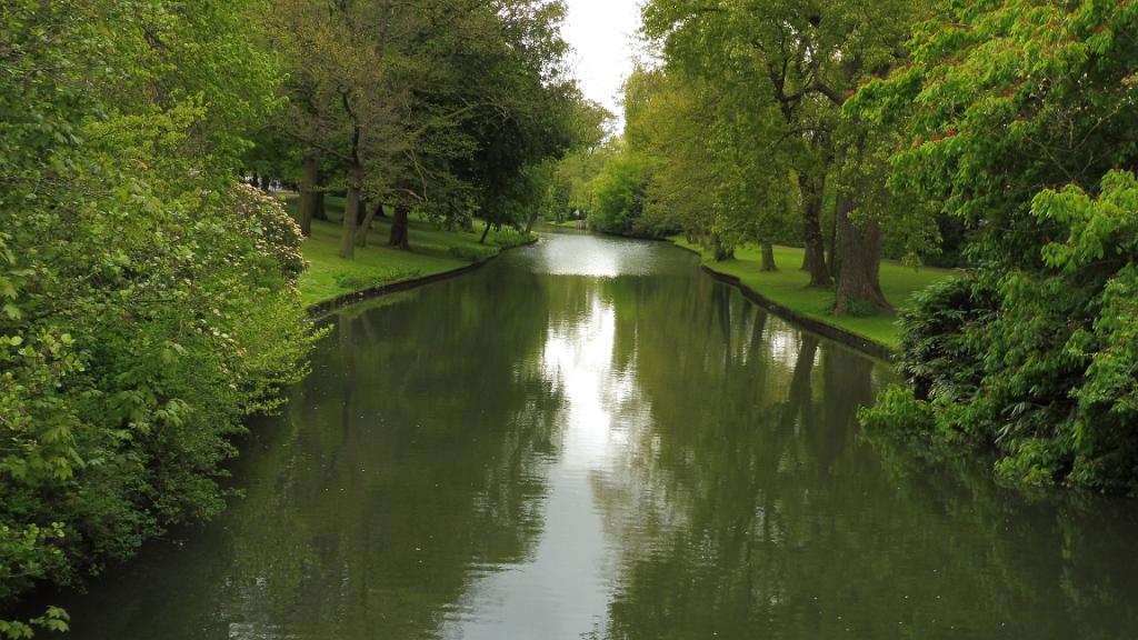 bruges-canal-belgium