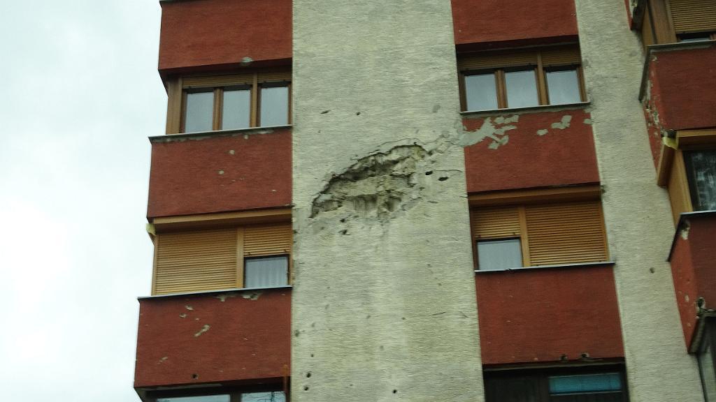 mortar-damaged-apartment-sarajevo