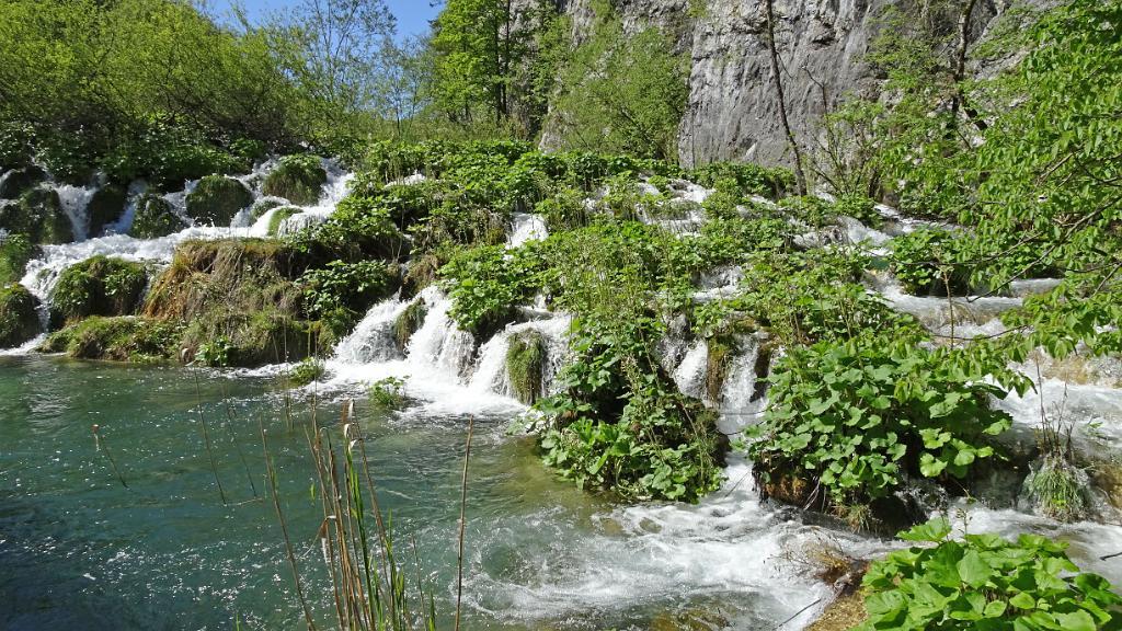 plitvice-lakes-water-flow-croatia