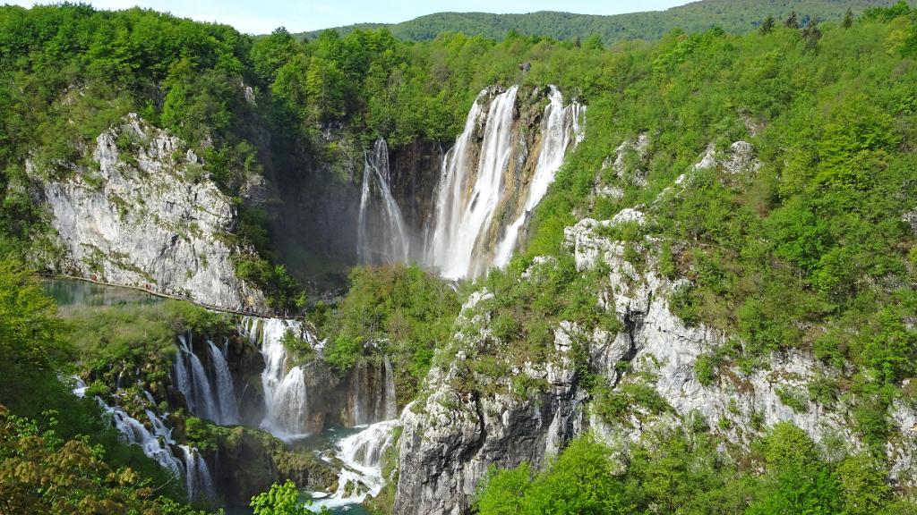 veliki-waterfall-plitvice-lakes-croatia