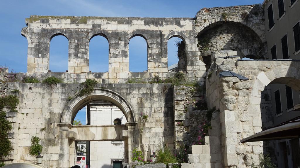 roman-ruins-diocletians-palace-split-croatia