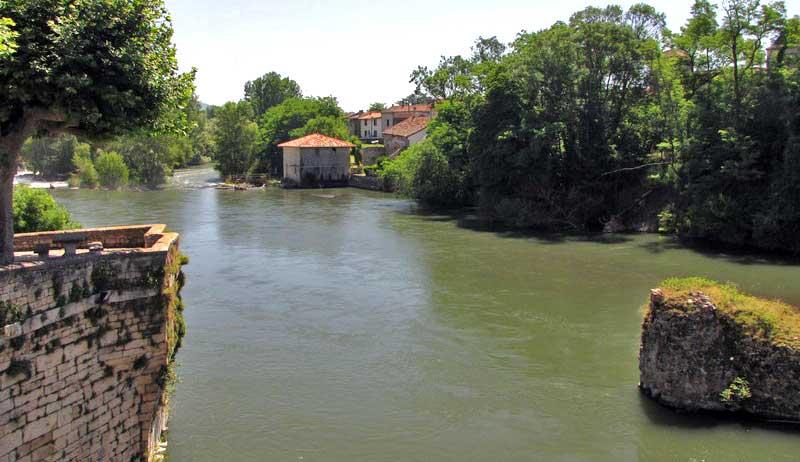 River Garonne, Pyrenees, southern France 3638920