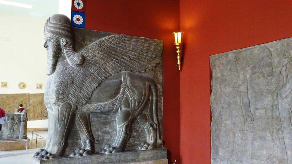 assyrian-sculpture-pergamon-museum-berlin