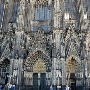 Cologne Cathedral entrance.jpg