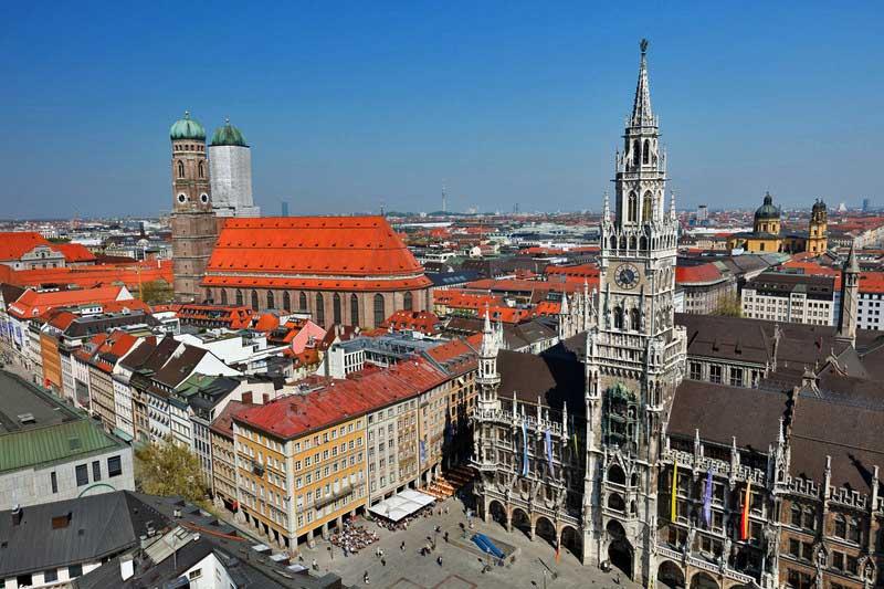 Marienplatz, New Town Hall and Frauenkirche, Munich 6374368