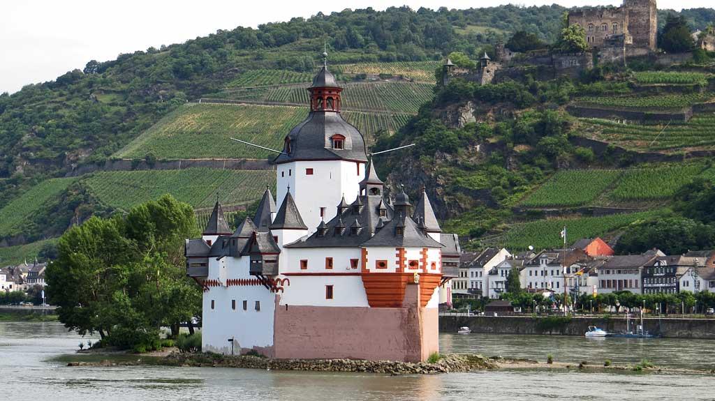 Pfalzgrafenstein Castle in the Rhine and Gutenfels on the hill