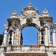Gate to Buda Castle in Budapest 8624680.jpg