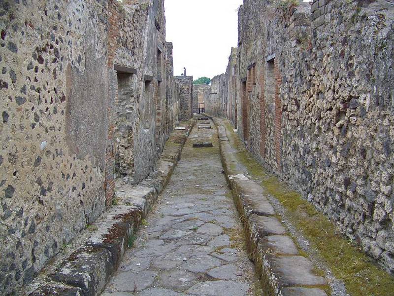 One way street for chariots, Pompeii 649