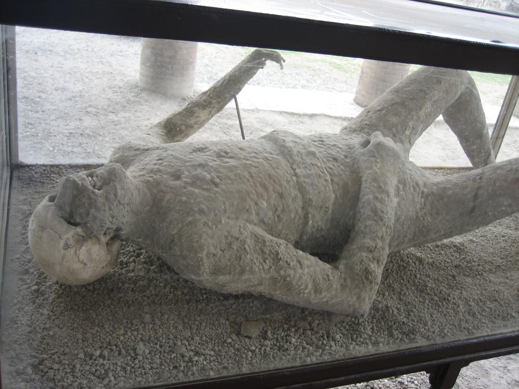 human-remains-pompeii-italy