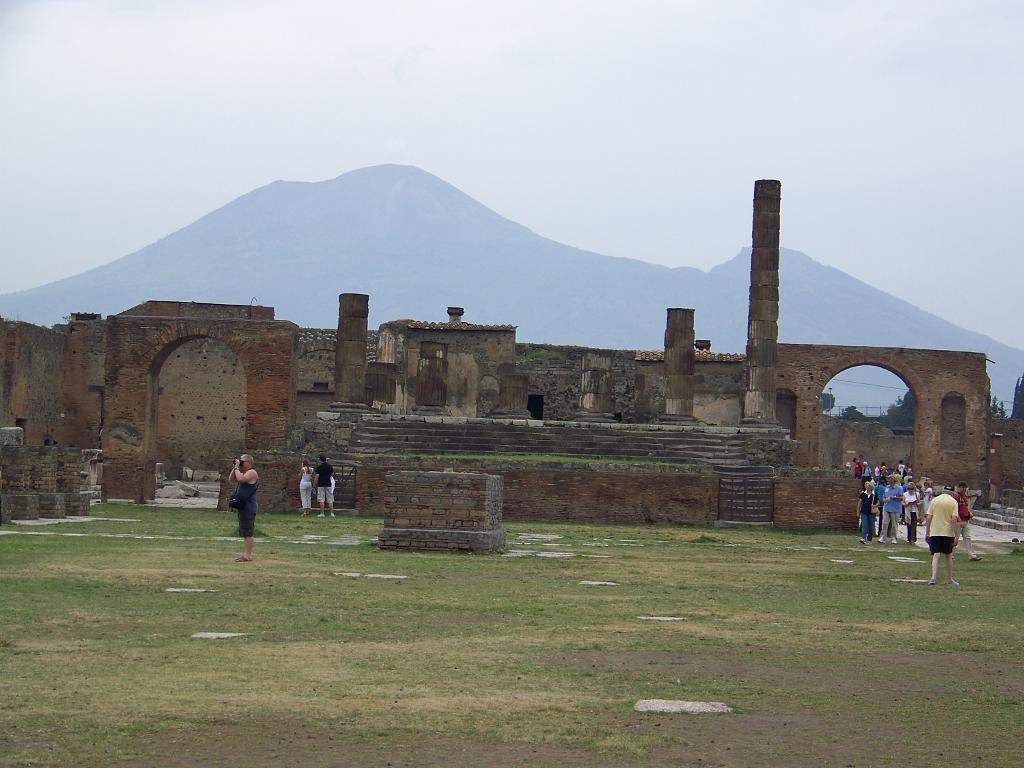 pompeii-mount-vesuvius-italy