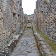 one-way-chariot-street-pompeii.jpg