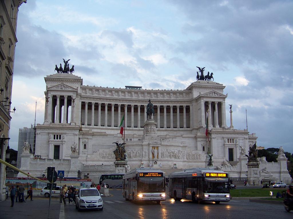 victor-emmanuel-monument-rome