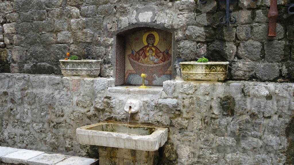 altar-behind-st-nicholas-church-kotor-montenegro