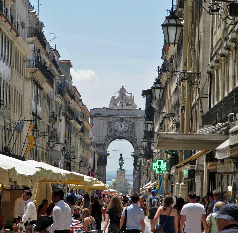 Rua Augusta approaching Commerce Square, Lisbon 2173