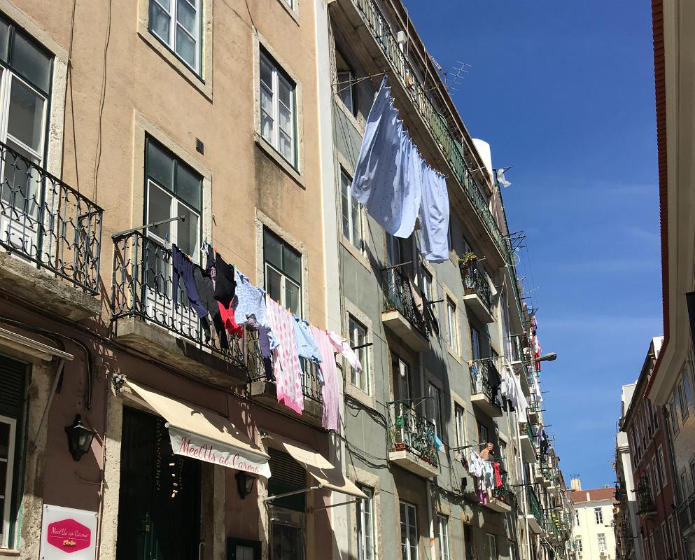 lisbon-laundry-hanging
