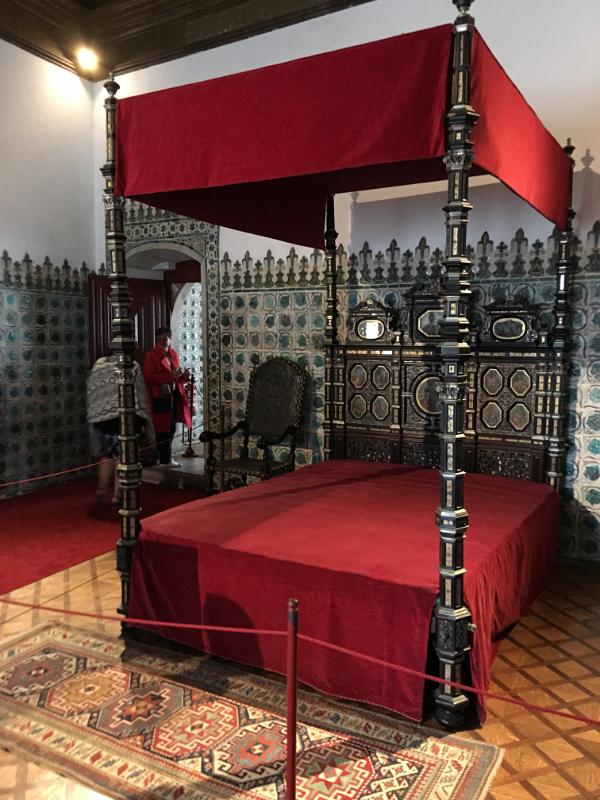 sintra-national-palace-bed