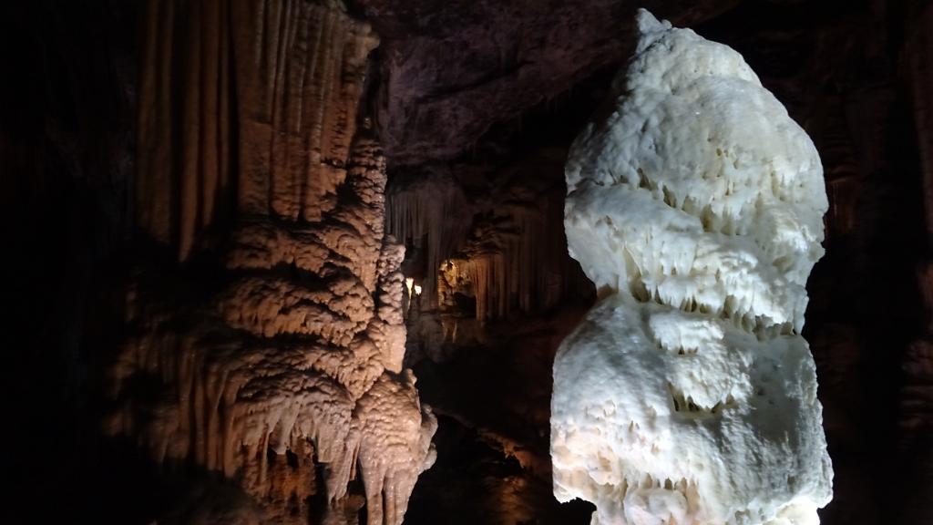 brilliant-stalagmite-postanja-cave-slovenia