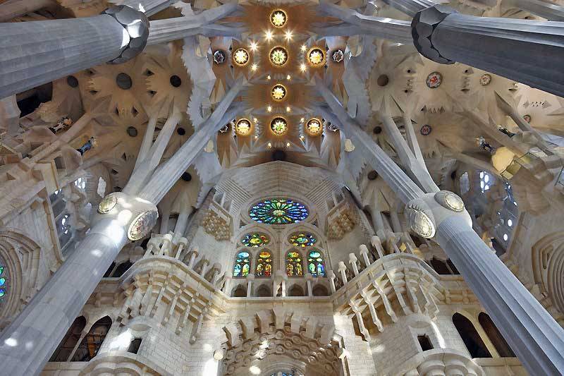 Ceiling and pillars in La Sagrada Familia 5513106