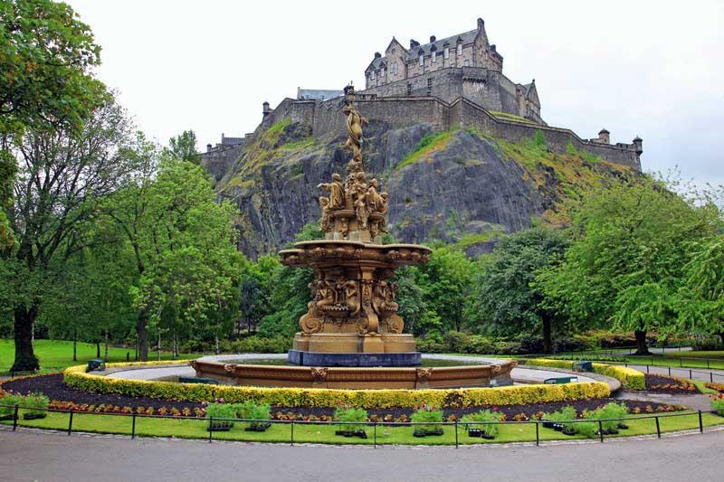 Edinburgh Castle from Princes Street Gardens, with Ross Fountain 11394818
