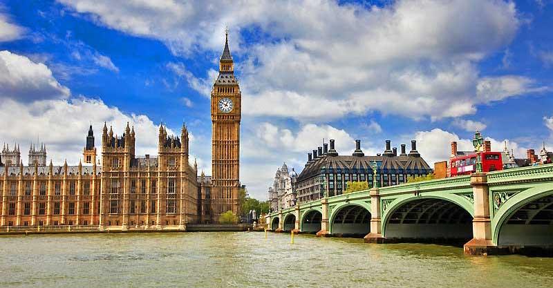 Parliament, Big Ben and Westminster Bridge 6984597