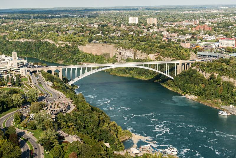 Rainbow Bridge connects the US with Canada 11325642