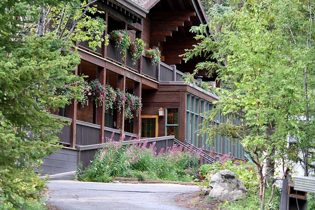 Emerald Lake Lodge, Yoho National Park 4