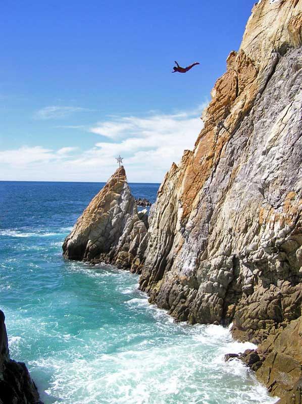 Acapulco cliff diver 1027496 S