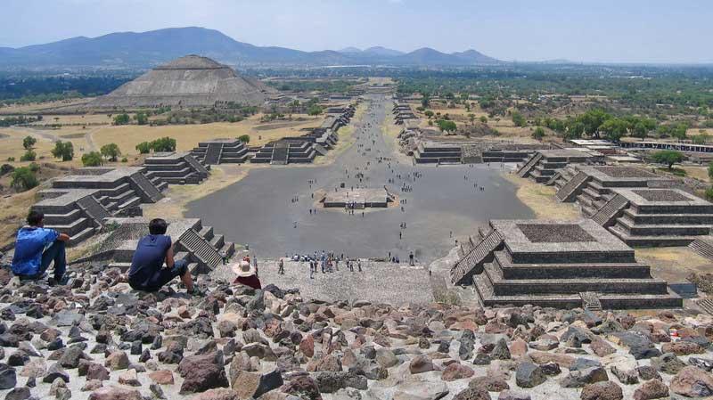 Teotihuacan from the Temple of the Moon 0625691