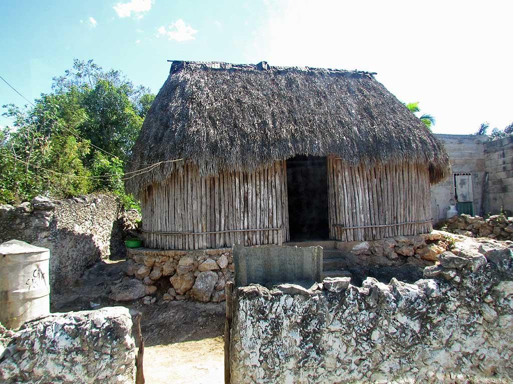 Typical Mayan thatch hut 01