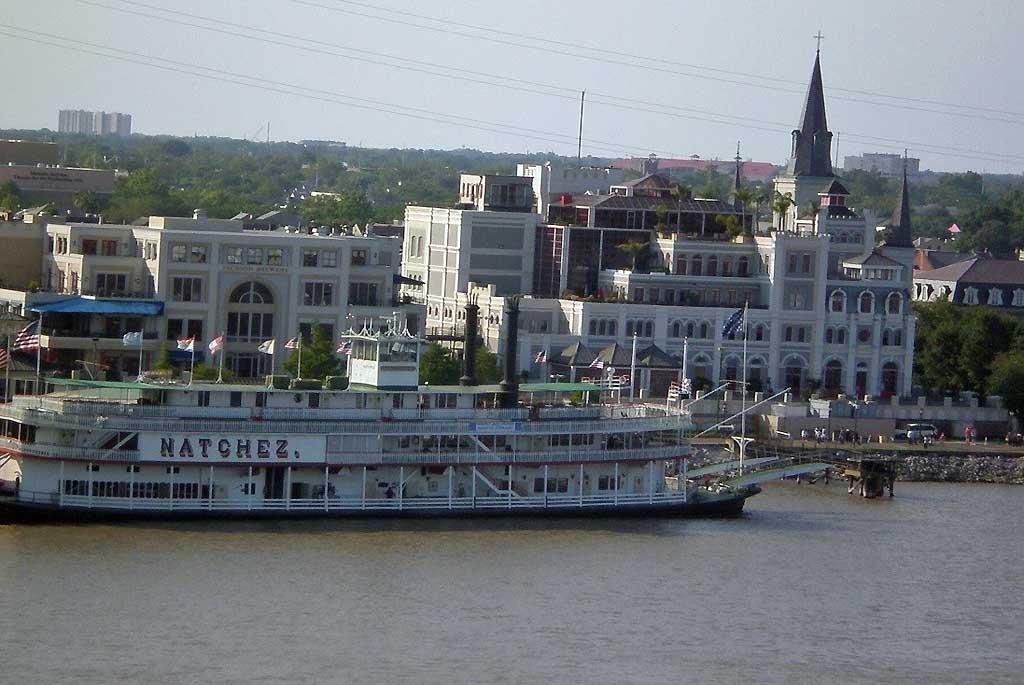 Steamboat Natchez, Mississippi R, New Orleans 99o