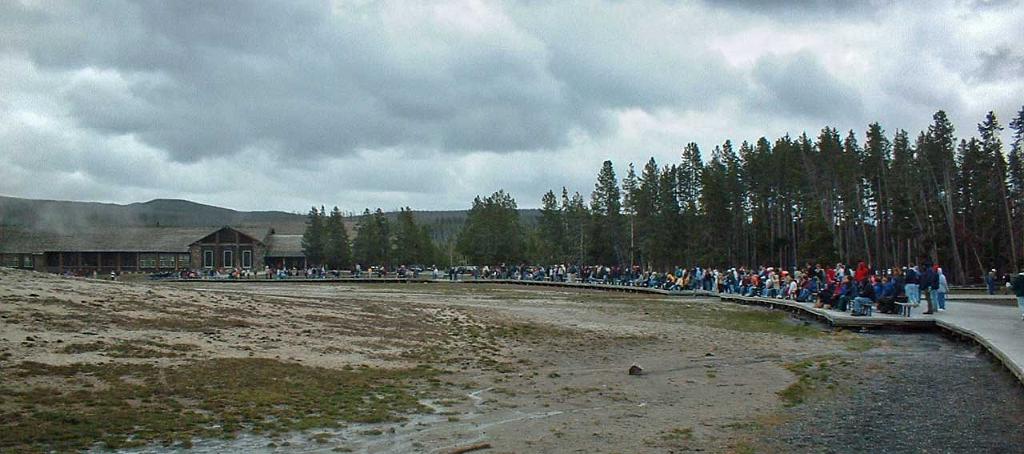 Crowds waiting for Old Faithful 32