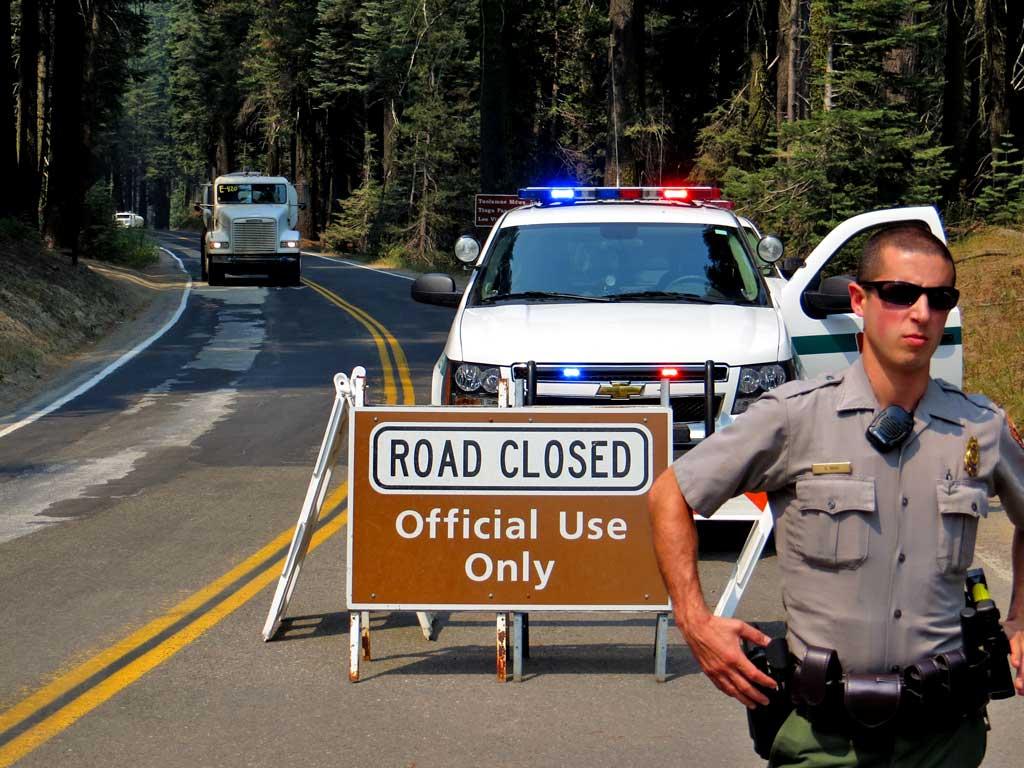 Tioga Pass closed between Yosemite Village and Tuolumne Meadows 6182