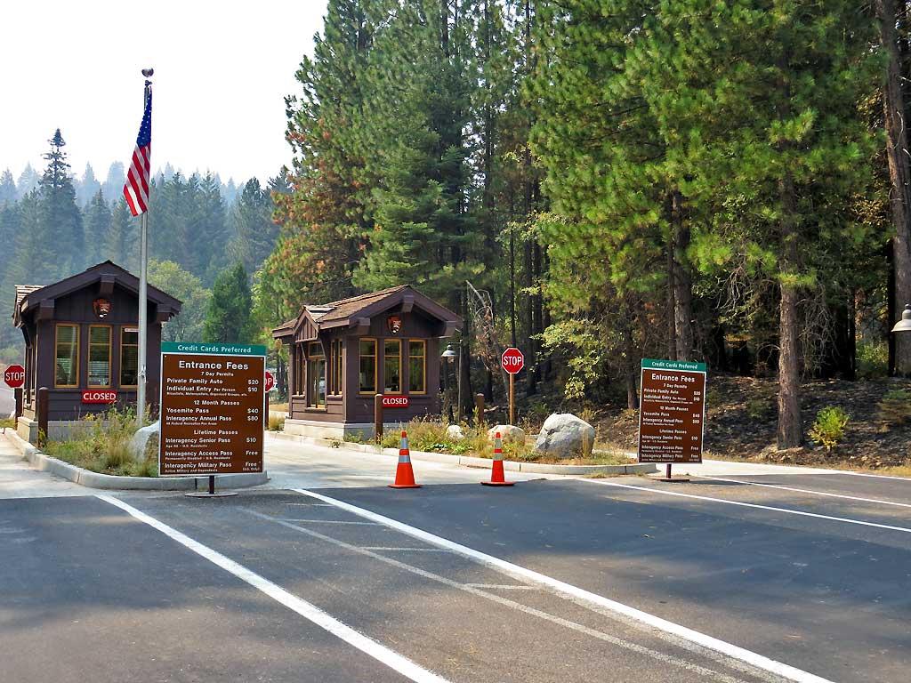 Yosemite west park entrance, ground burned 6170