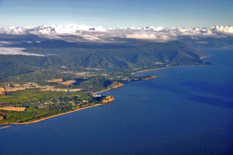 Coastline between Cairns and Port Douglas 6571967