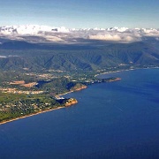 Coastline between Cairns and Port Douglas 6571967.jpg