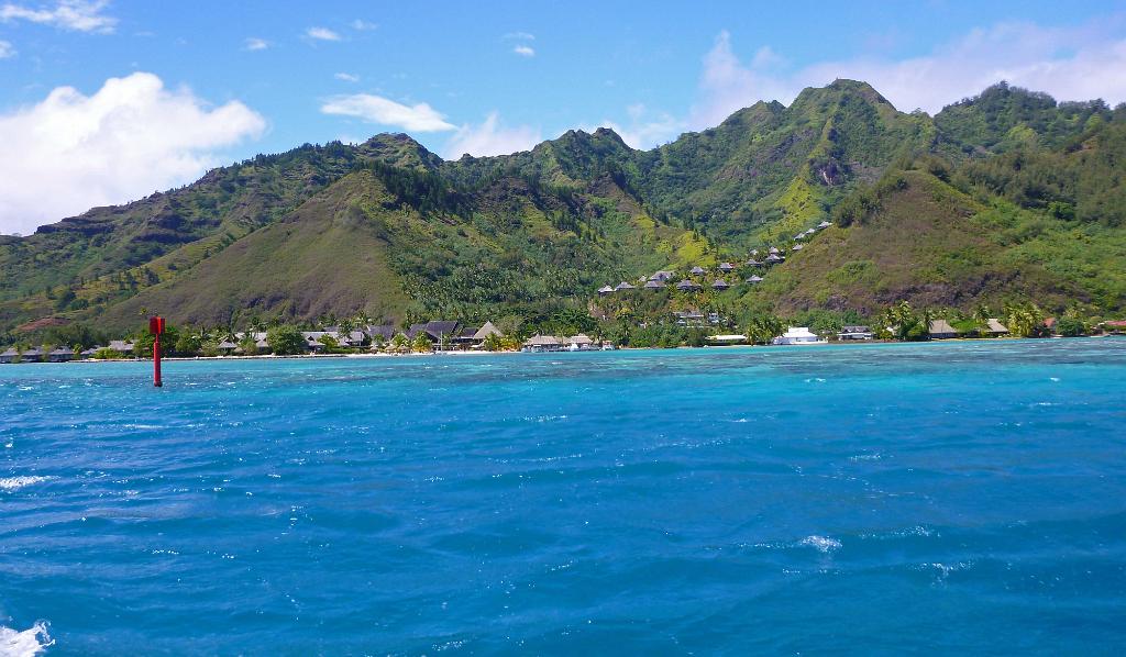 InterContinental Moorea from excursion boat