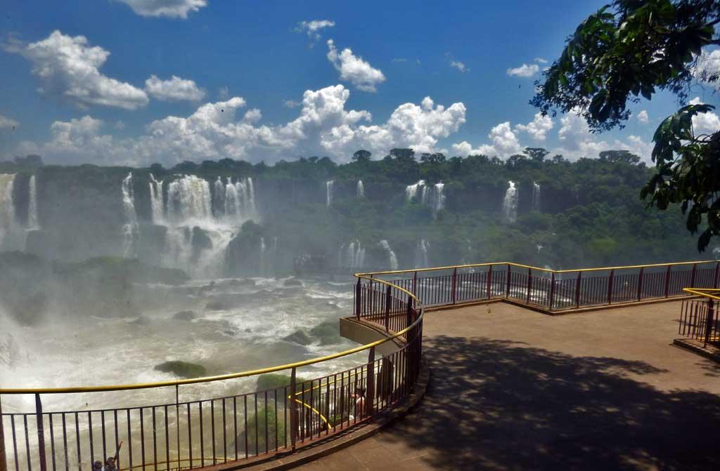 Iguacu Falls, Brazilian side 10616