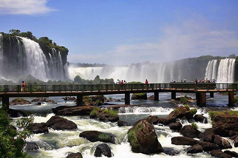 Iguazu, Iguacu Falls, Argentina and Brazil 0977533