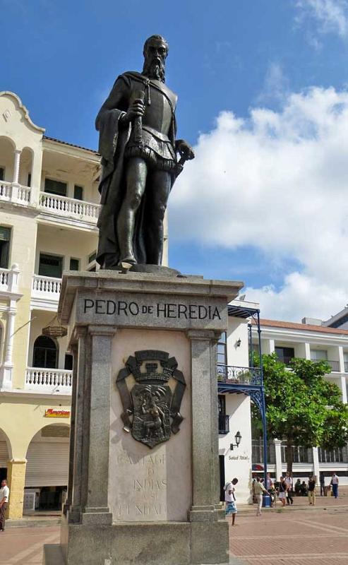 Pedro de Heredia, Plaza de los Coches 7165