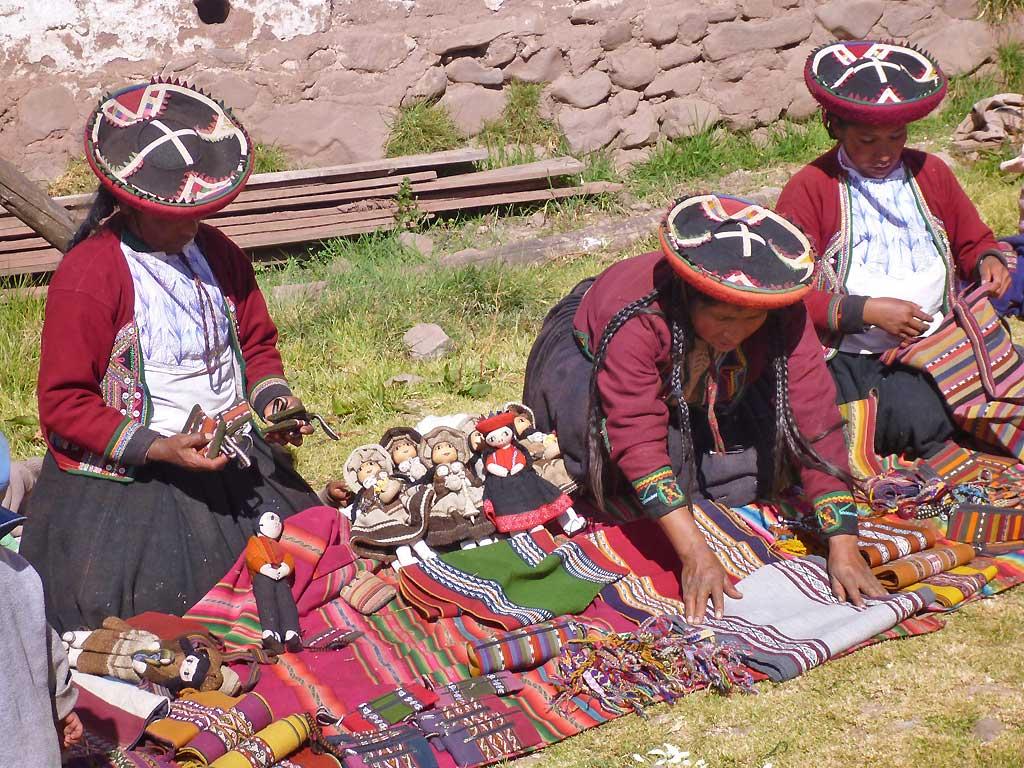 Chinchero handicrafts for tourists 123