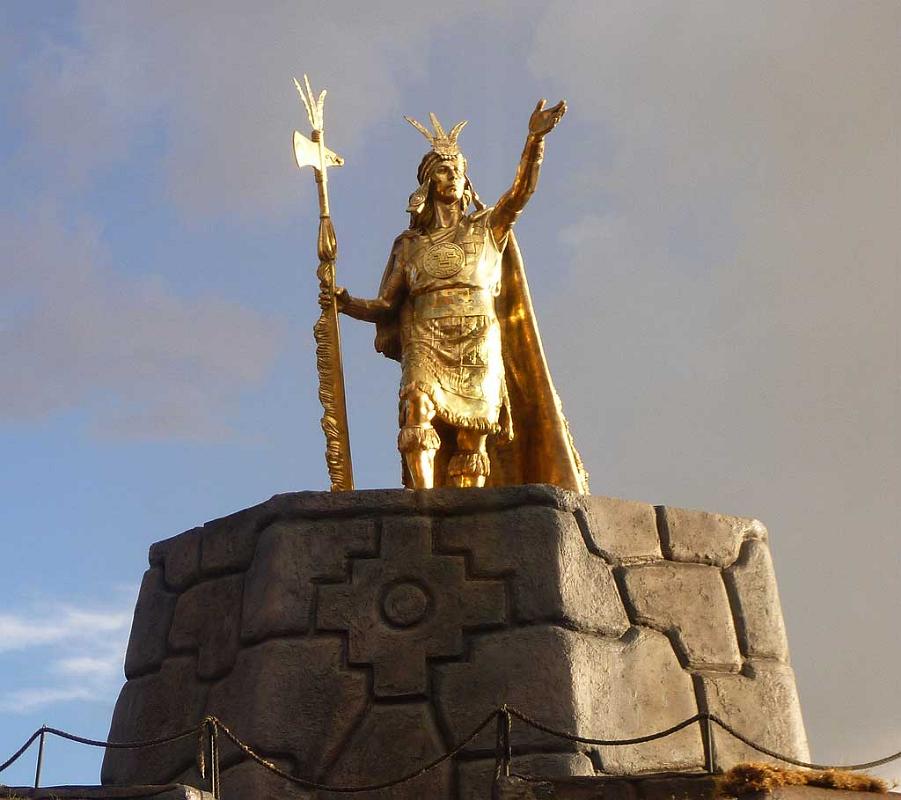 Inca statue in the Plaza de Arma,Cusco 151